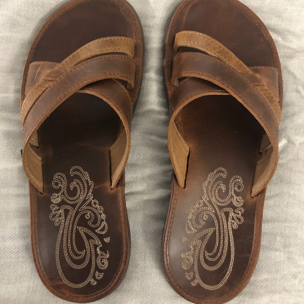 olukai sandals sz 7